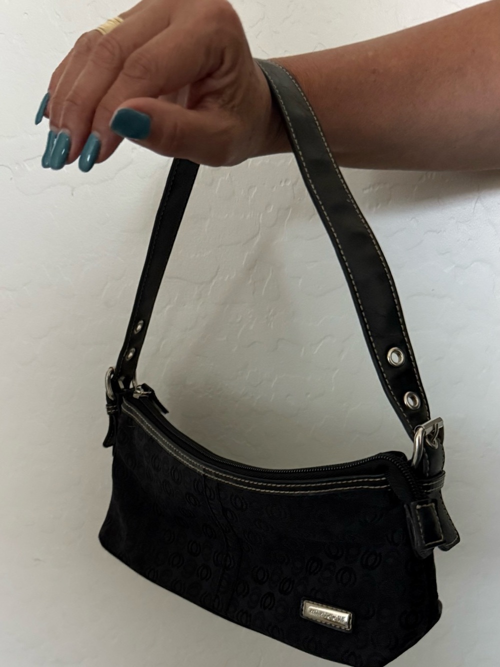 minicci Black Logo Small
Shoulder Bag Zip Top Lined
Silver Hardware Buckle